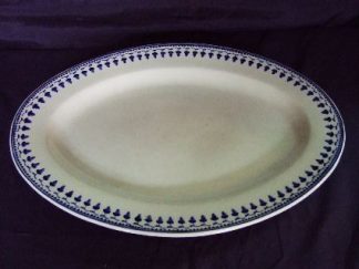 Plat oval en porcelaine de Tournai (Au glands)