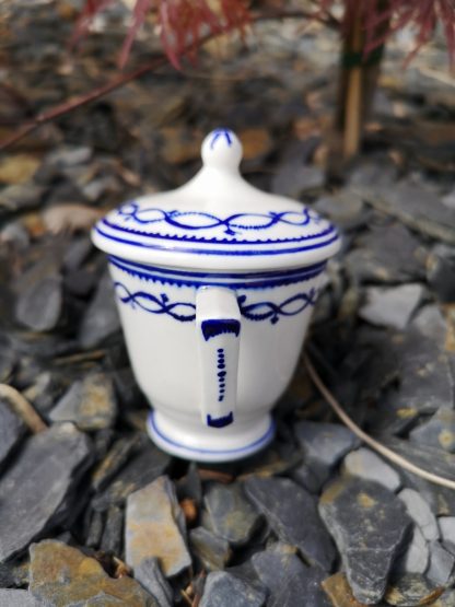 Crémier Empire à l'anneau en porcelaine de Tournai. – Image 3