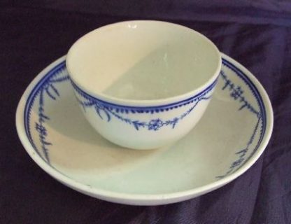 Pochon en porcelaine de Tournai (Guirland Louis XVI)