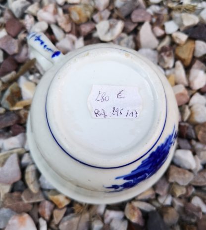 Tasse à chocolat en porcelaine tendre de Tournai (Ronda)  – Image 6