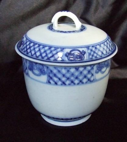 Très rare sucrier en porcelaine de Tournai