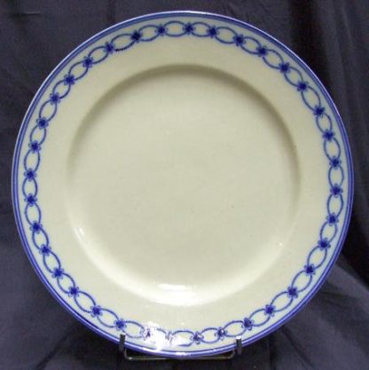 Assiette en porcelaine de Tournai (anneau fleuri)