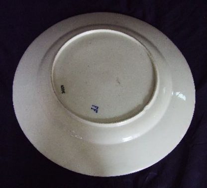 Assiette en porcelaine de tournai. (Anneau fleuri+Louis XVI) – Image 2