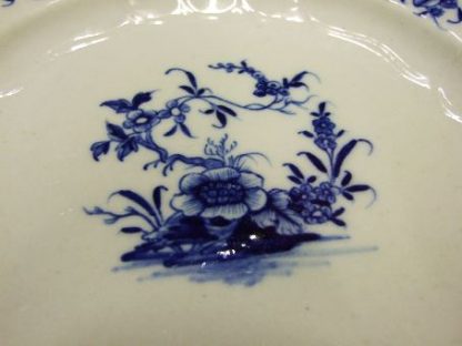 Assiette à dessert en porcelaine de Tournai décor Ronda 18ème – Image 2