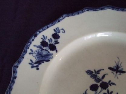 Assiette en porcelaine de Tournai (Mouche) – Image 4