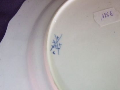 Assiette en porcelaine de Tournai (Mouche) – Image 2
