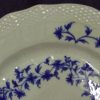 Assiette en porcelaine de Tournai décor aux barbeaux. – Image 4