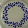 Assiette en porcelaine de Tournai décor aux barbeaux. – Image 3