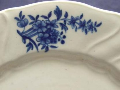 Assiette en porcelaine de Tournai décor au bouquet lié – Image 5