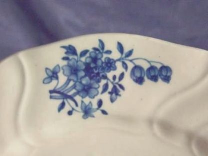 Assiette en porcelaine de Tournai décor au bouquet lié – Image 4