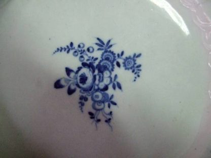 Assiette en porcelaine de Tournai (petit bouquet fleuri) – Image 3