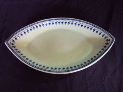Présentoir en porcelaine de Tournai décor aux petits glands.