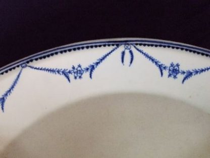 Présentoir en porcelaine de Tournai décor Louis XVI – Image 2