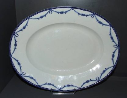 Plat oval en porcelaine tendre de Tournai (Louis XVI)