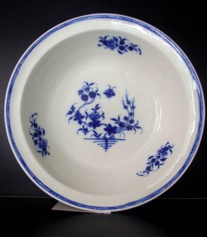 Bassin à la mouche en porcelaine de Tournai