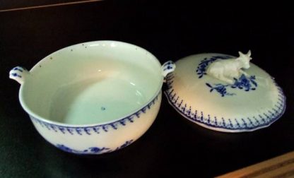 Beurrier en porcelaine de Tournai – Image 2