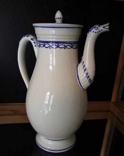 Cafetière en porcelaine de Tournai décor à l'anneau