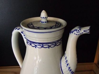 Cafetière en porcelaine de Tournai décor à l'anneau – Image 2