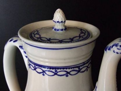 Cafetière en porcelaine de Tournai décor à l'anneau – Image 7