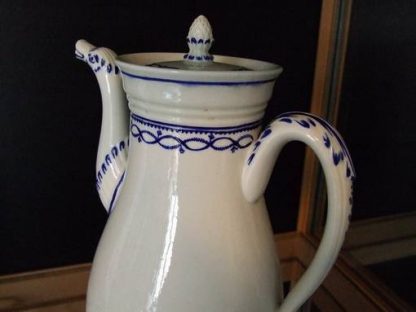 Cafetière en porcelaine de Tournai décor à l'anneau – Image 5