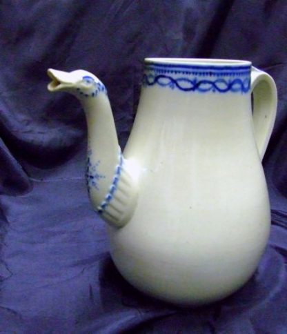 Cafetière en porcelaine de Tournai décor à l'anneau
