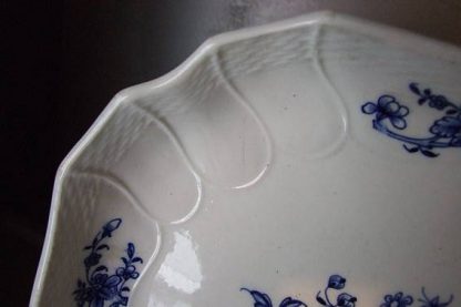 Compotier à pans coupés en porcelaine de Tournai – Image 3