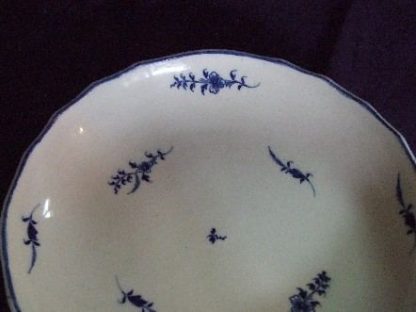 Compotier en porcelaine de Tournai décor Chantilly – Image 2