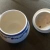 Crémier boule en porcelaine de Tournai (Laurier fleuri) – Image 4