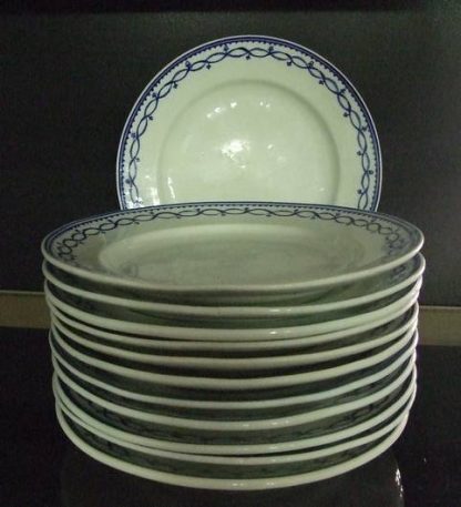 Douze assiettes à dessert en porcelaine de Tournai – Image 3