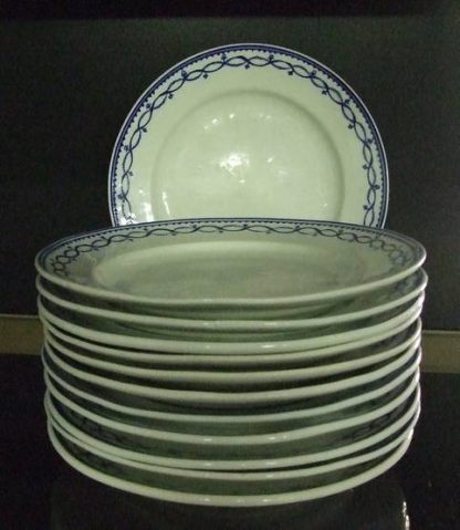 Douze assiettes à dessert en porcelaine de Tournai – Image 2