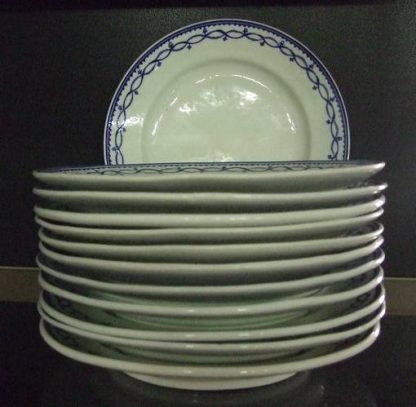 Douze assiettes à dessert en porcelaine de Tournai – Image 4