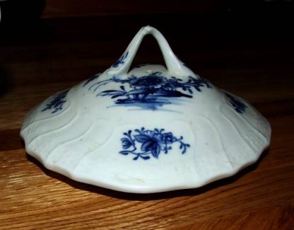 Ecuelle à bouillon en porcelaine de Tournai – Image 2