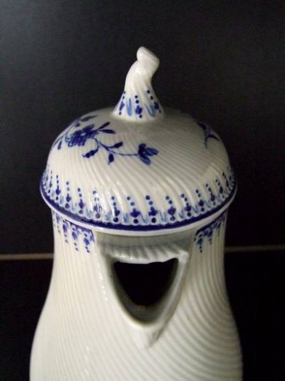 Chocolatière en porcelaine de Tournai – Image 7