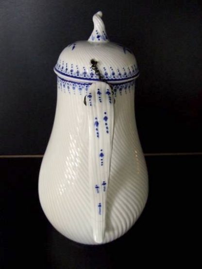 Chocolatière en porcelaine de Tournai – Image 5