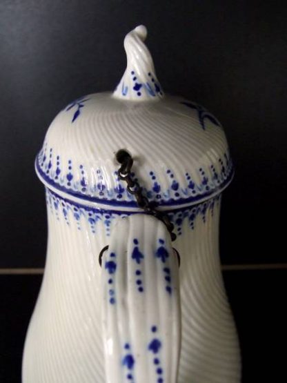 Chocolatière en porcelaine de Tournai – Image 4