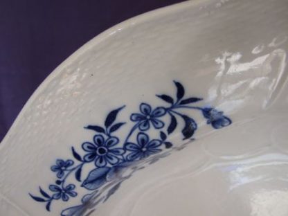 Plat à ragoût en porcelaine de Tournai – Image 4