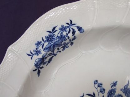 Plat à ragoût en porcelaine de Tournai – Image 3