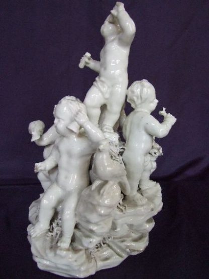 Groupe émaillé en porcelaine de Tournai – Image 2