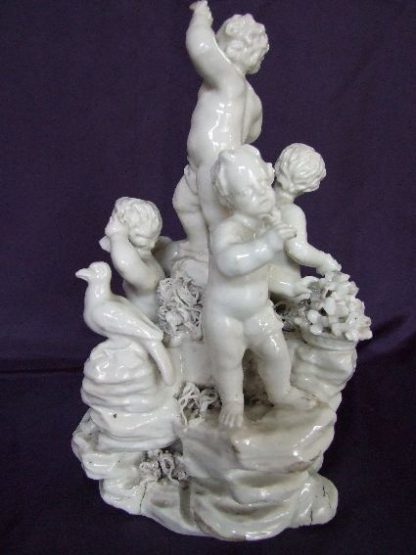 Groupe émaillé en porcelaine de Tournai – Image 6