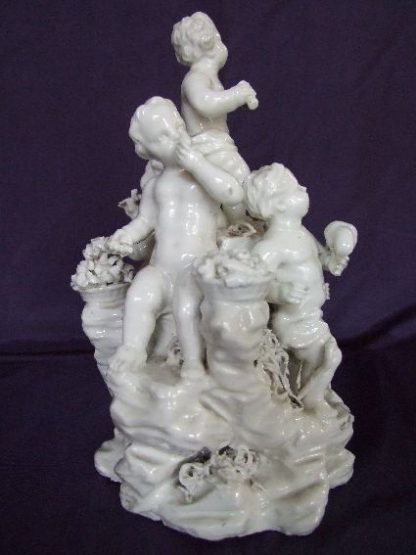 Groupe émaillé en porcelaine de Tournai – Image 4