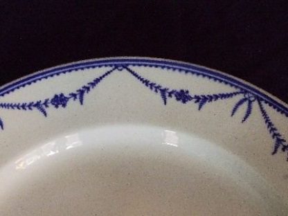 Assiette plate en porcelaine de Tournai (Louis XVI) – Image 2