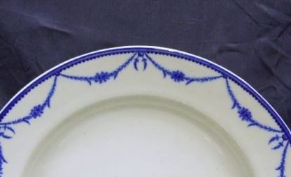 Assiette creuse en porcelaine de Tournai (Louis XVI) – Image 5