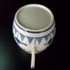 Moutardier en porcelaine de Tournai décor immortel de Saxe – Image 2