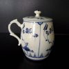 Moutardier en porcelaine de Tournai décor immortel de Saxe