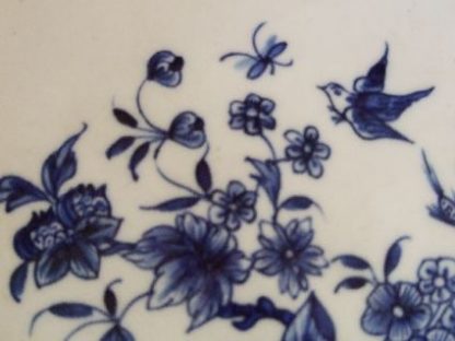 Plat rond en porcelaine de Tournai – Image 3