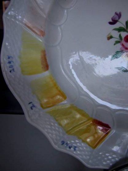 Rare assiette polychrome de Tournai – Image 4
