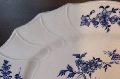 Plat ovale en porcelaine tendre de Tournai (Ronda) – Image 4