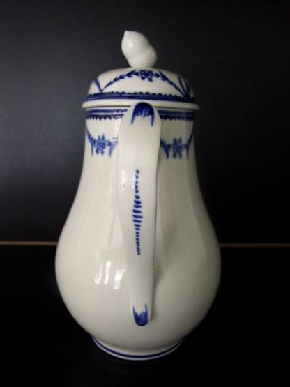 Verseuse en porcelaine de Tournai (Louis XVI) – Image 6