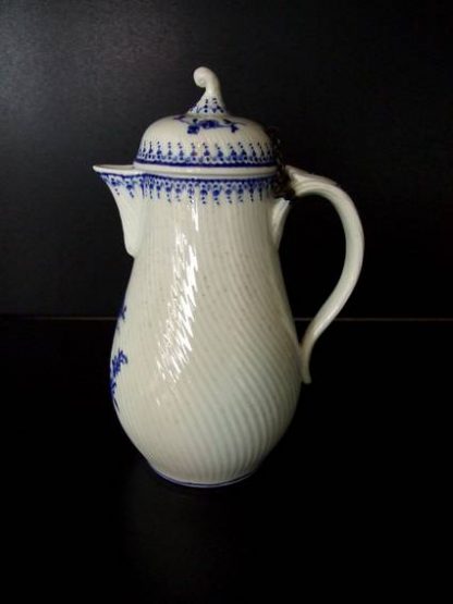 Verseuse en porcelaine de Tournai – Image 6