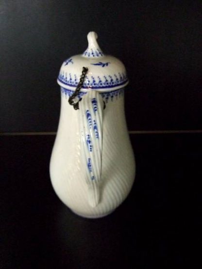 Verseuse en porcelaine de Tournai – Image 5